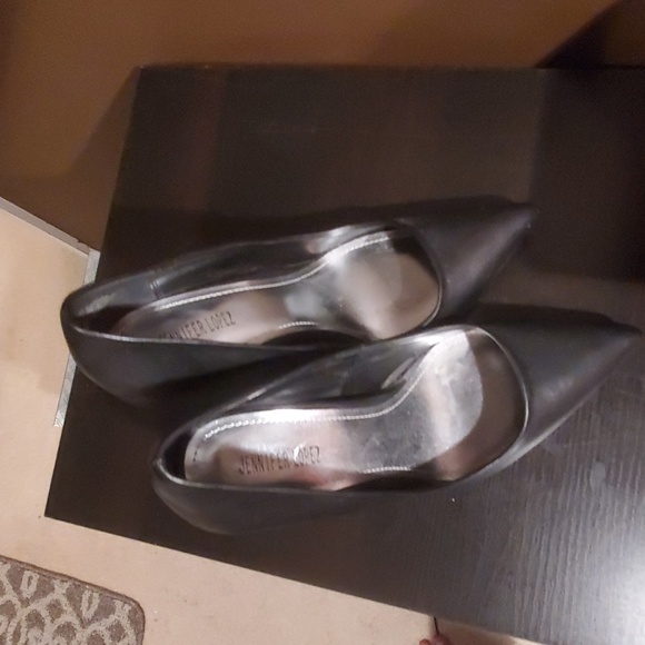 Jennifer Lopez black heels - Picture 5 of 5